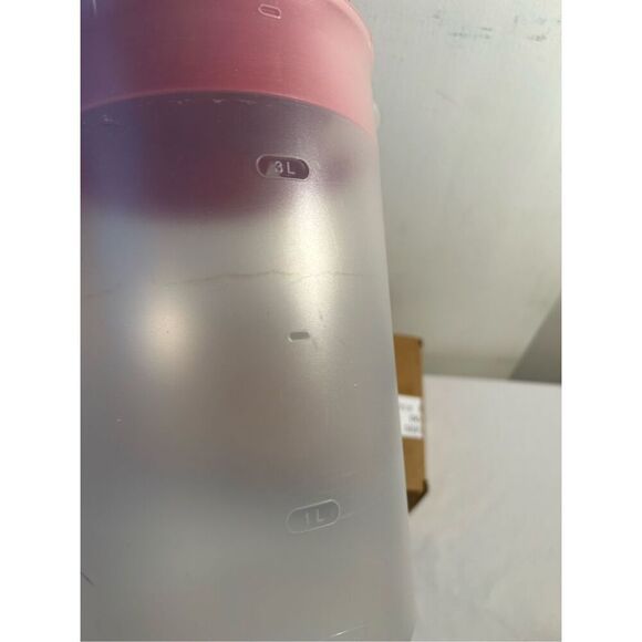 Rubbermaid 1 gal jug pitcher red lid replacement - Picture 4 of 6